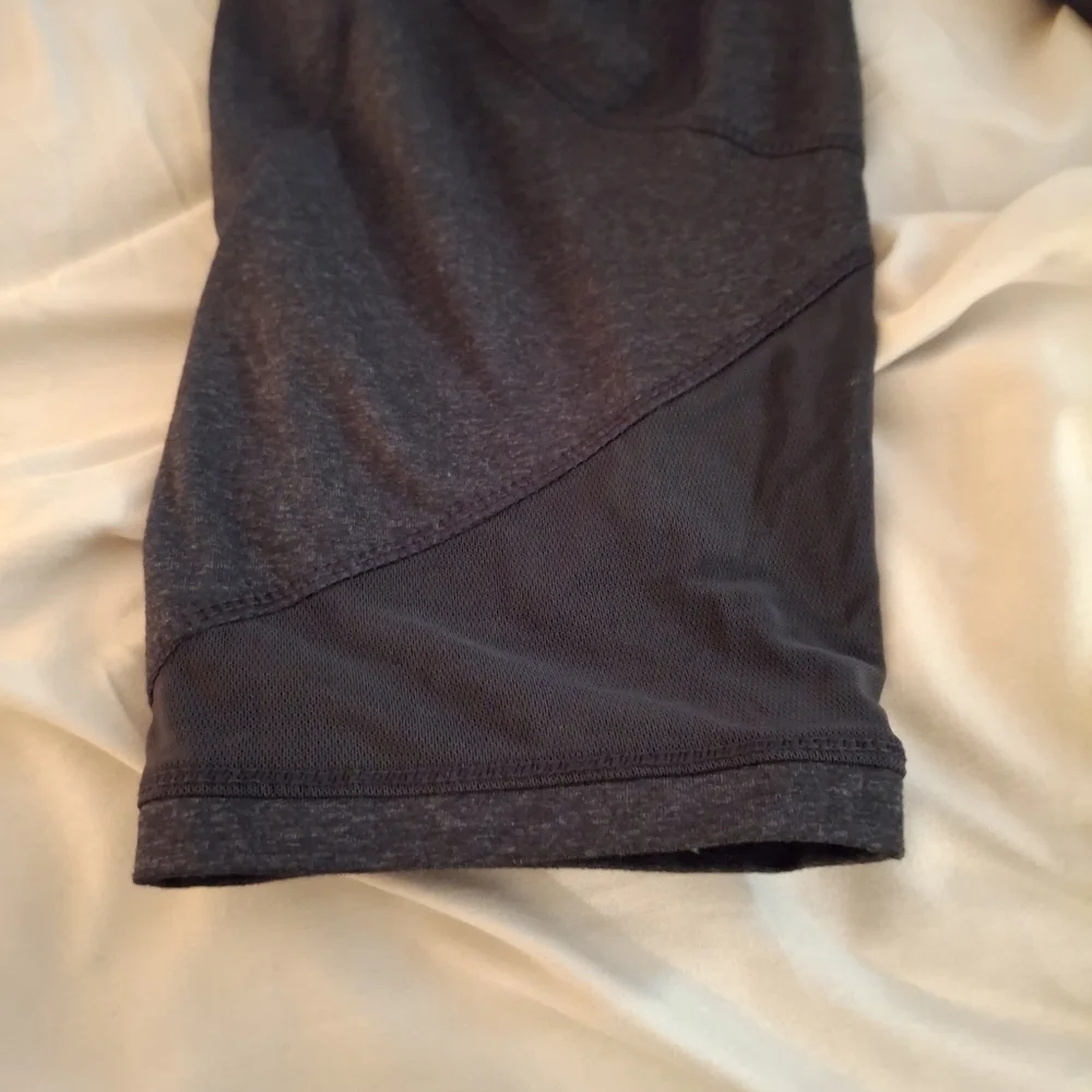 Tangerine Women's Dark Gray And Black Cropped Leggings